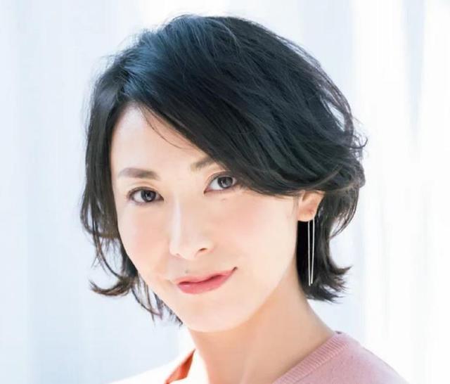 50 60岁的女人 最适合烫什么发型 这三类减龄短发了解一下 资讯咖