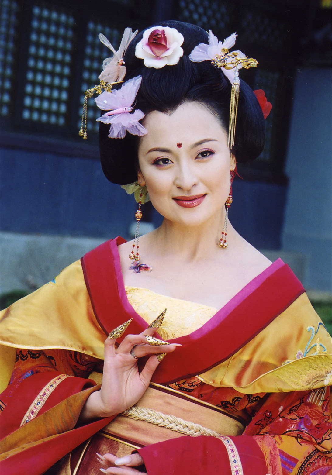 王璐瑶还出演了胡军主演的金庸剧《天龙八部》,古装剧《大唐歌飞》等