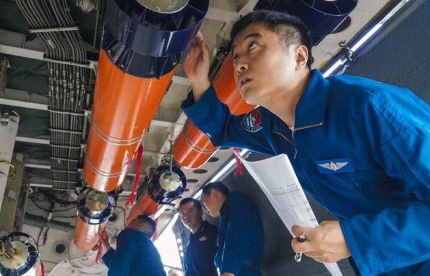 ��Ǳ200�������أ�20ö��Ǳ���װ���أ������Ϻ�ר�˺�Ǳͧ