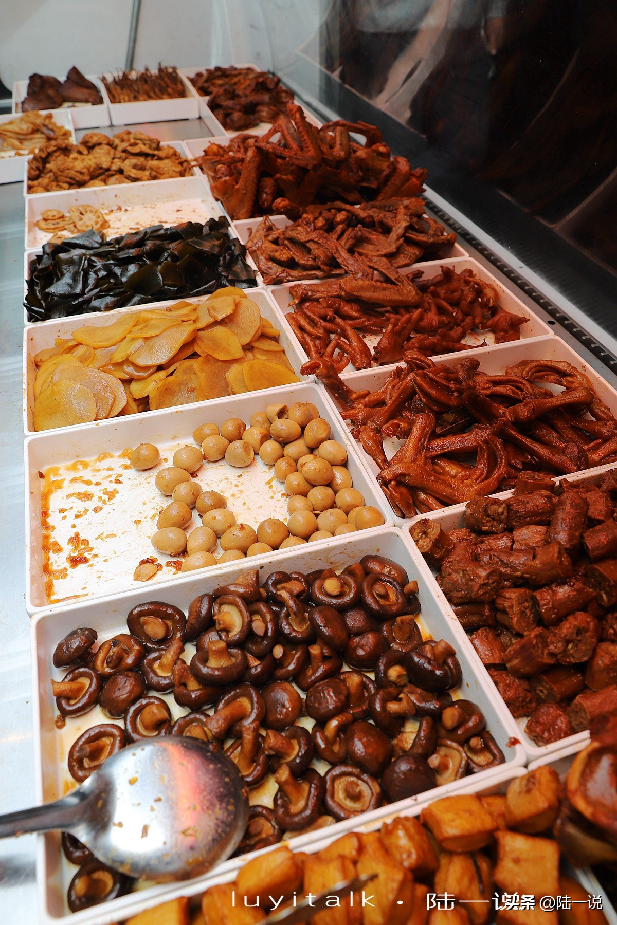 鸭舌50克近16元，我没控制住，要了3鸭头、5鸭翅、8鸭掌、16鸭舌