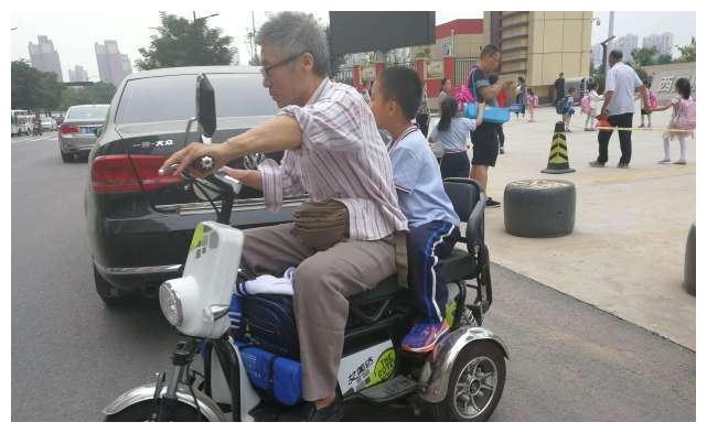 电动车“寒冬”降临，后座不能载12岁以上孩子，