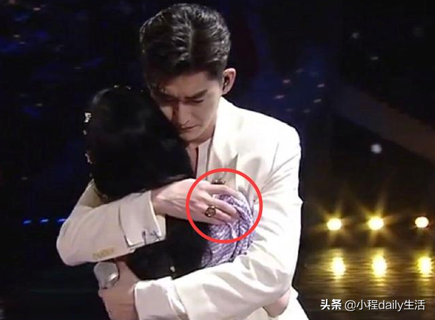 张翰鞠婧祎相拥演技被赞，“手势”暴露单身习