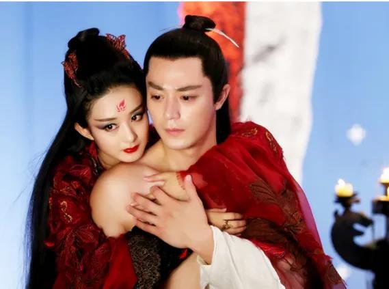 都是仙女的姿色 杨幂赵丽颖谁的眼睛更漂亮？