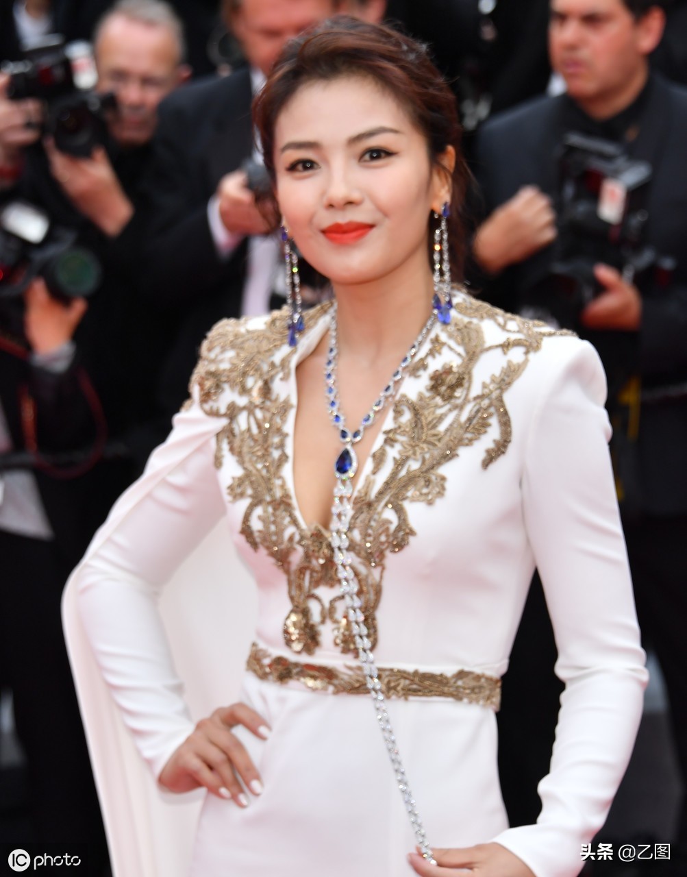 亚洲明星在戛纳红地毯上闪耀的星光，巩俐、刘涛、郑秀妍和昆凌，谁更美呢？