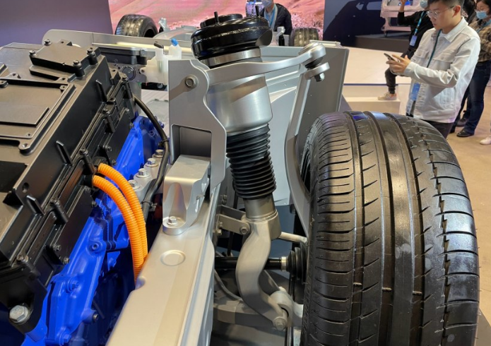 有空气悬挂，标配四缸机，还买什么理想One