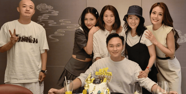 袁咏仪为老公庆生，包贝尔夫妇及章子怡到场，张智霖被侃是工具人