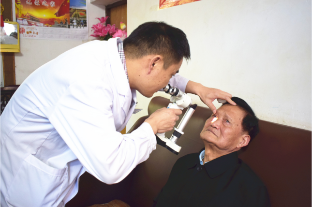 南昌市退役军人服务中心携手南昌普瑞眼科看望慰问退役老兵