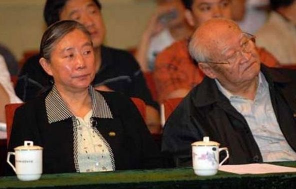 林帅的女儿现如今过得如何？一个低调隐居，一个开启商业生涯