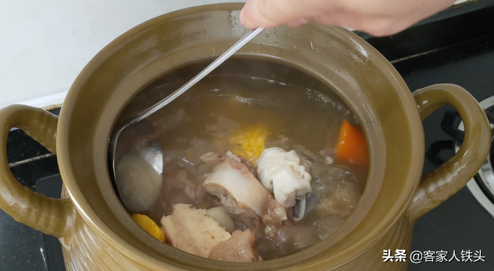 冬季別總喝雞湯，試試這樣煲一鍋，營養高鈣好喝，食材簡單又便宜