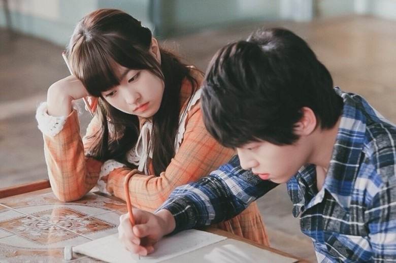 16歲合作李敏鎬，出道15年稚氣未減，31歲樸寶英憑學生裝扮獲贊