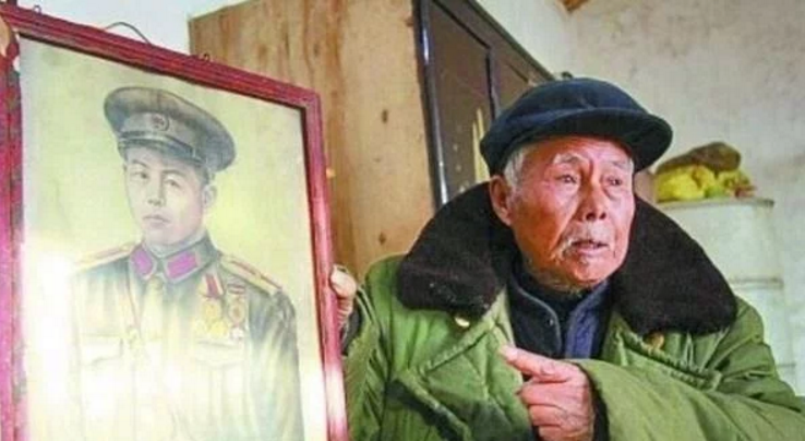 老兵回农村被嘲笑当兵无用，省委书记下乡，发现老人竟是特等功臣