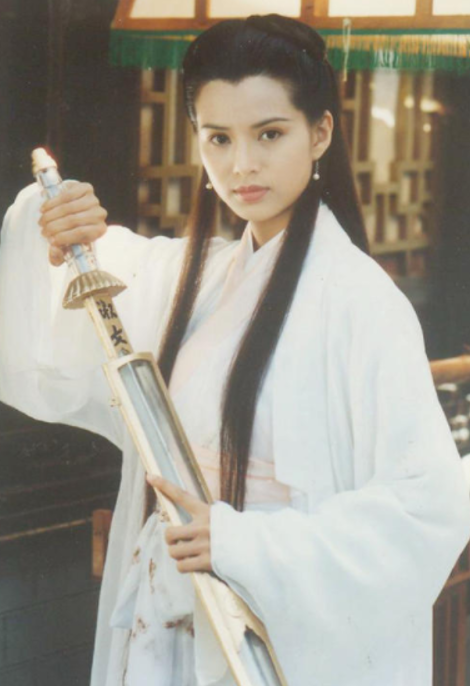 李若彤近照瘦到皮包骨？分享体态秘诀，脖子出