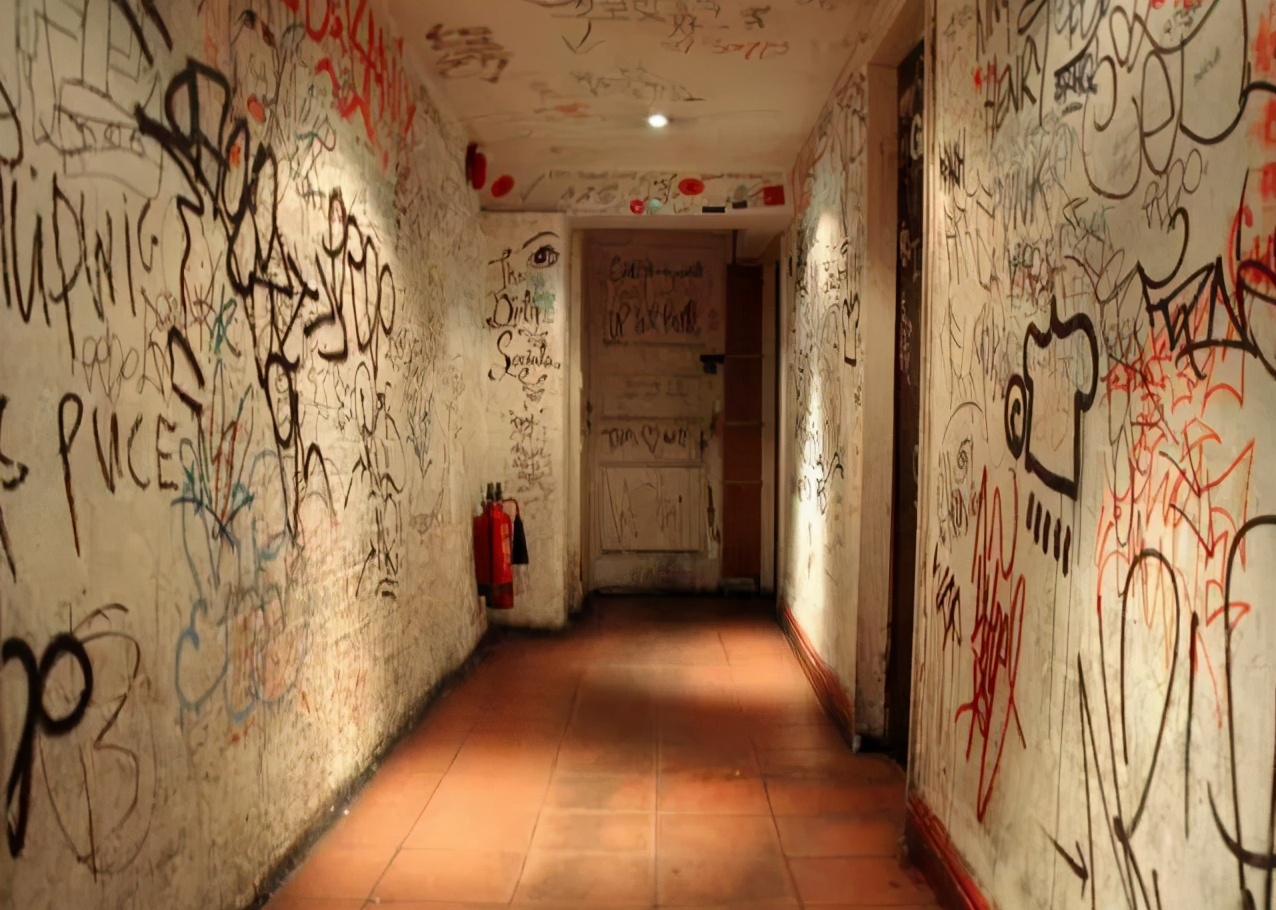 孫儷放任孩子在牆上塗鴉，多少父母還不知道孩子自由繪畫的好處