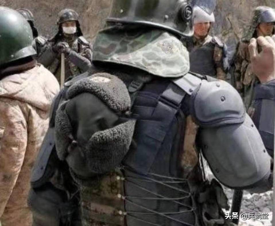高海拔不用锋利冷兵器，但打架也能累死人，不讲武德的武器还没用