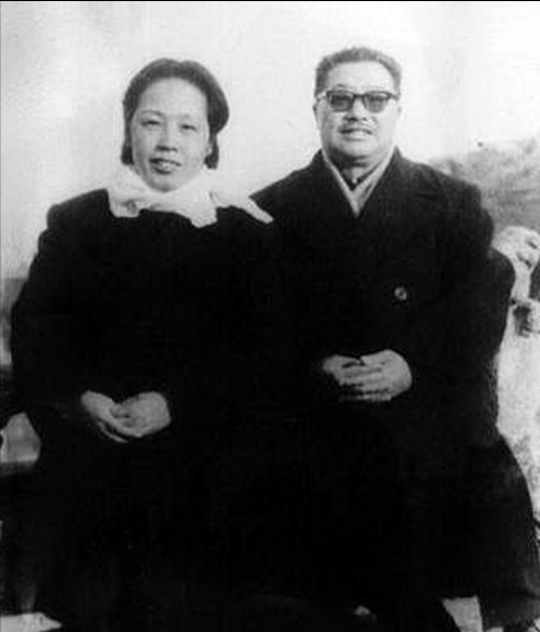 薛明：贺龙第五任妻子，26岁结婚陪贺帅走过人生