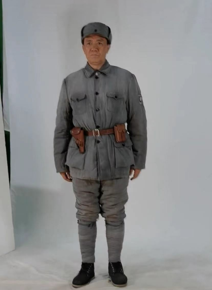 李幼斌再扮“李云龙”，却模样大变：体面老去