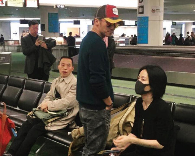 好友曝王菲谢霆锋感情现状，小鲜肉是两人共同朋友，力破情变传闻