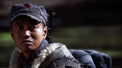 临危受命守护6万银元和3担枪，他牺牲后，这笔军