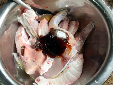 图片[3]-广东特色砂锅焗鱼 不加一滴水 鱼肉焦嫩鲜香入味 做法很简单-起舞食谱网