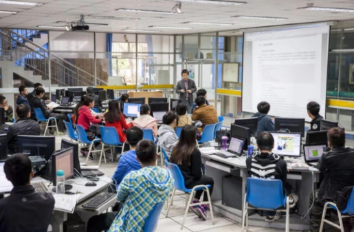 女生毕业后“收入最高”的专业，软件工程排第一，就业发展前景好