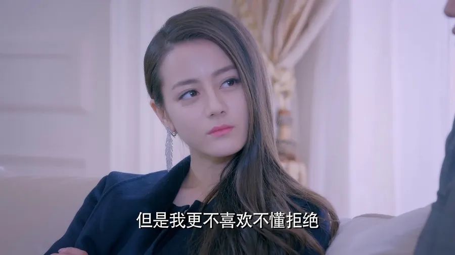 迪丽热巴新剧开播，被吐槽妆容显老，颜值不如女二张馨予？