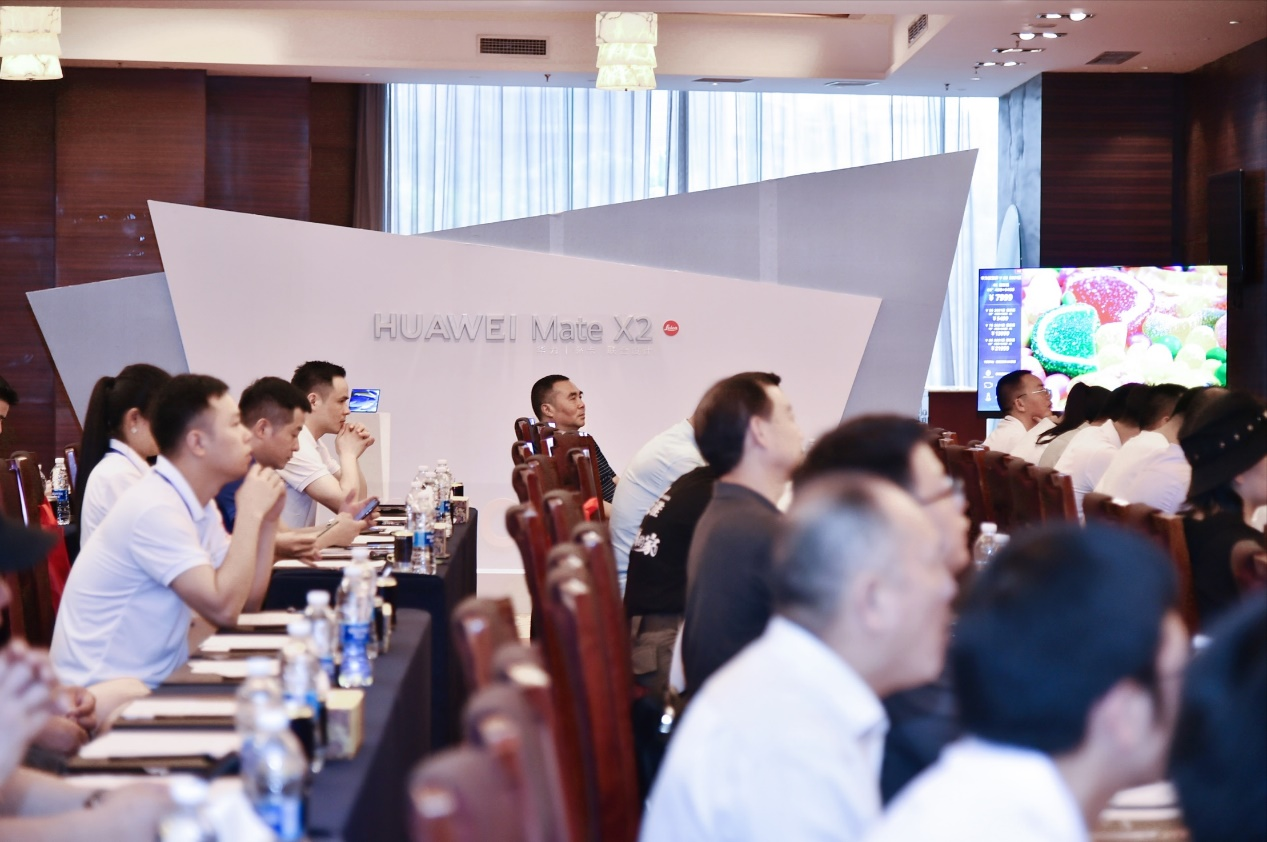 交联演绎创新名作 HUAWEI Mate X2先锋探享日落地重庆江北商业核心