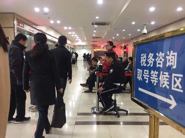 持有2套房的注意，学者公开建议，“房产税”应按“阶梯式”收取