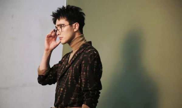 25岁\"高龄\"考入中戏，37岁大器晚成，用