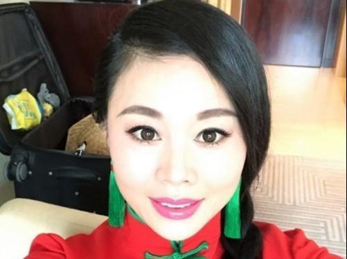 从《星光大道》出道的草帽姐，为何沦落路边卖