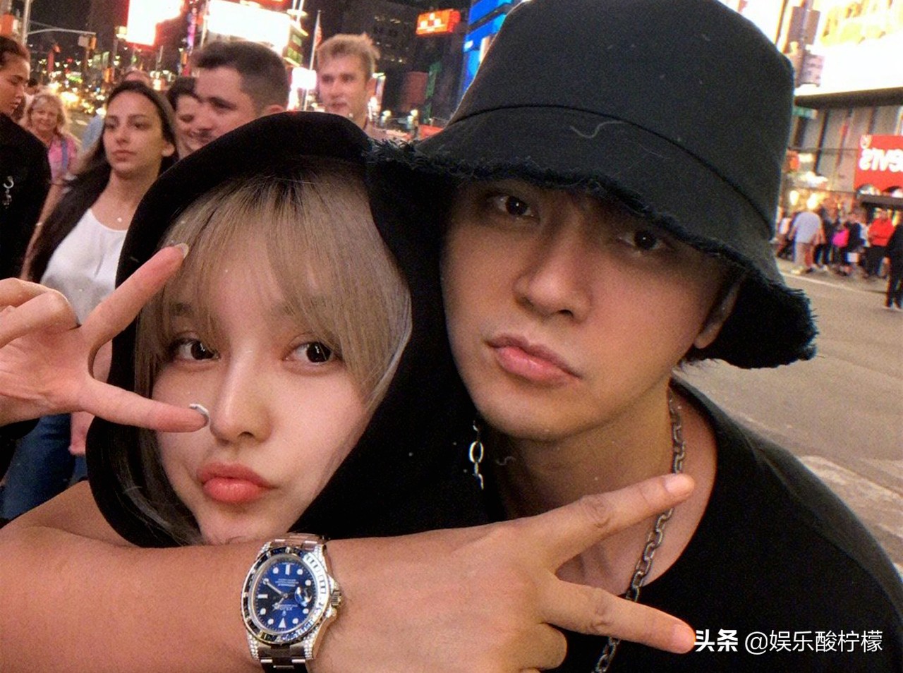 张艺兴王迅一起点赞，罗志祥回顾恋情给谁看，