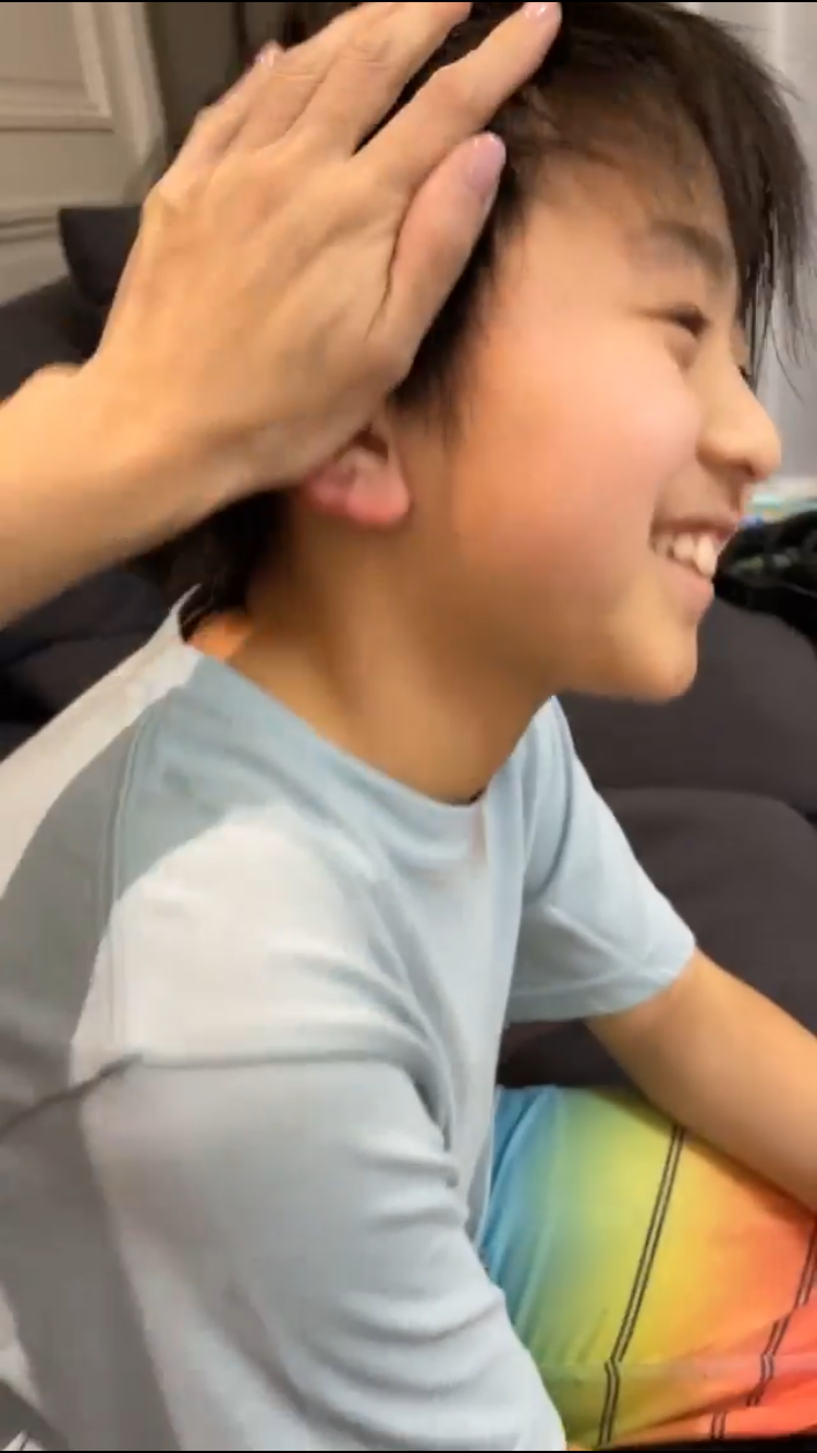 張柏芝曬兒子近況，10歲小Q愈發陽光帥氣，母子互動有愛