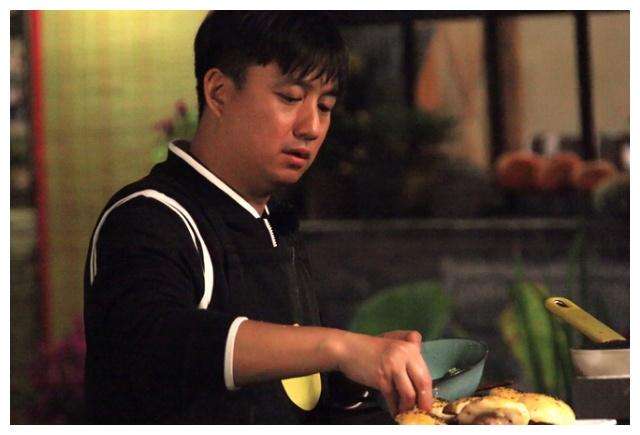 在综艺上如鱼得水的黄磊，被网友吐槽情商低，