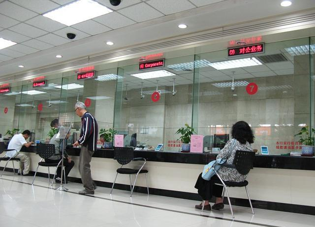 If 100 million yuan are stocked in the bank, support accrual lives, how is the result met? 