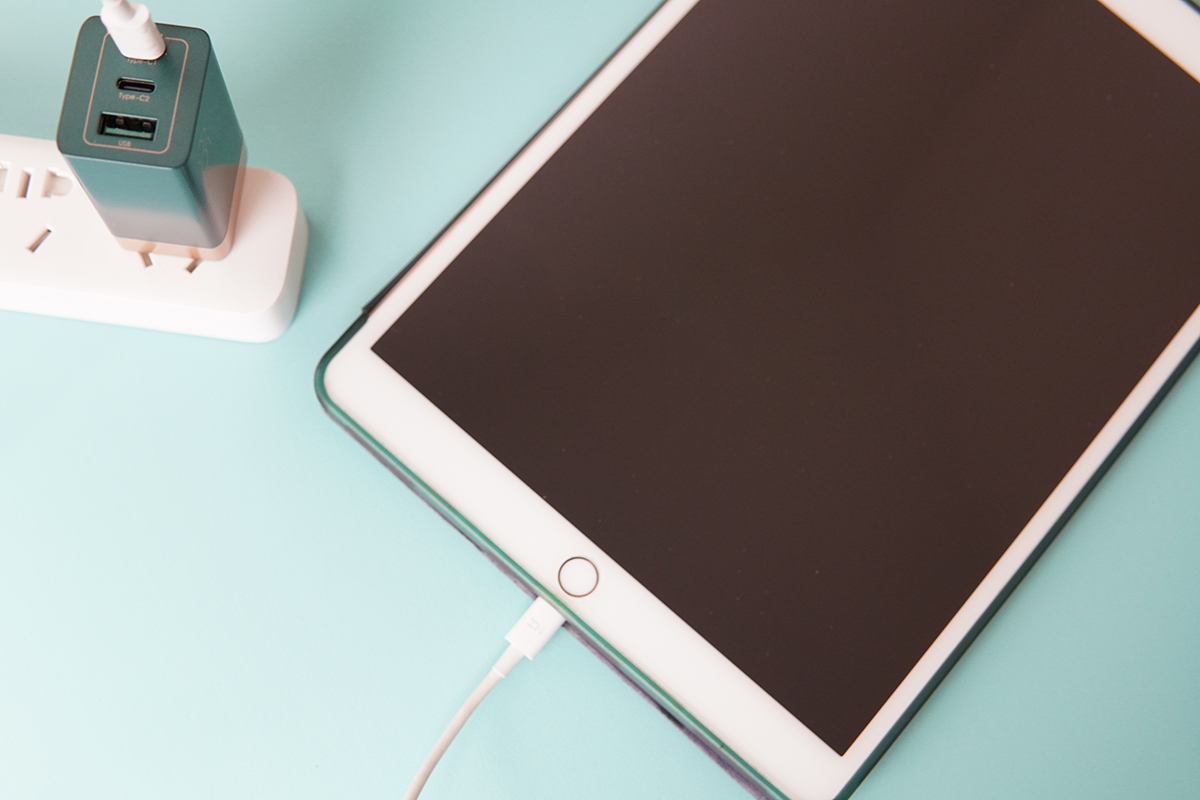 出门，一个充电器就够了——米物甄妙65W氮化镓充电器