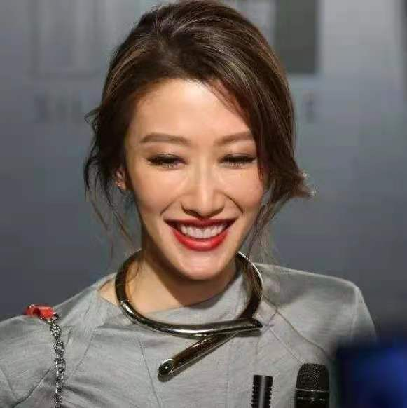 哥哥是谢霆锋，爸爸是谢贤，这是她未婚生女的底气？