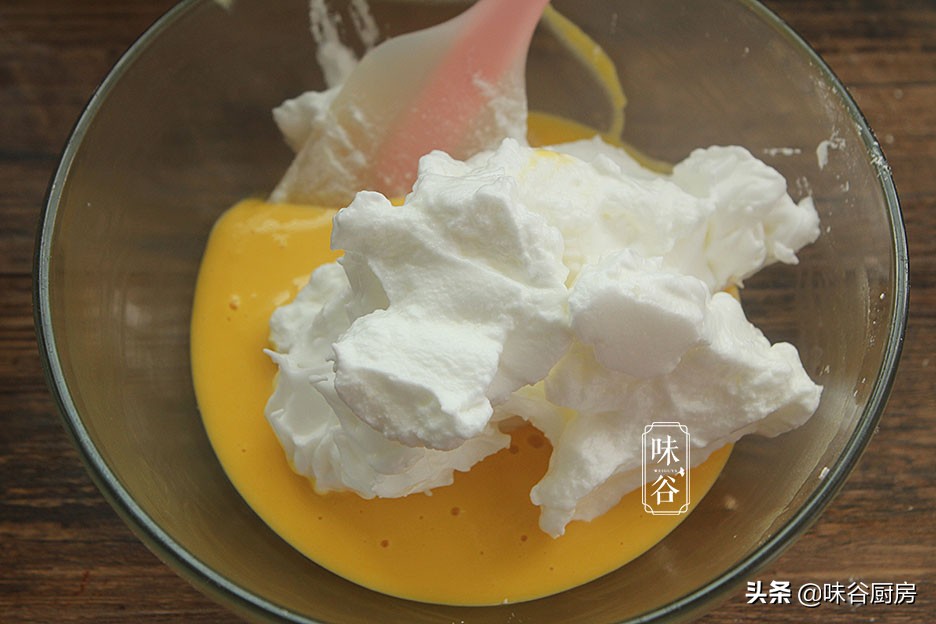 在家做蛋糕，牢记3个要点，蛋糕不塌陷不回缩，蓬松细腻好吃