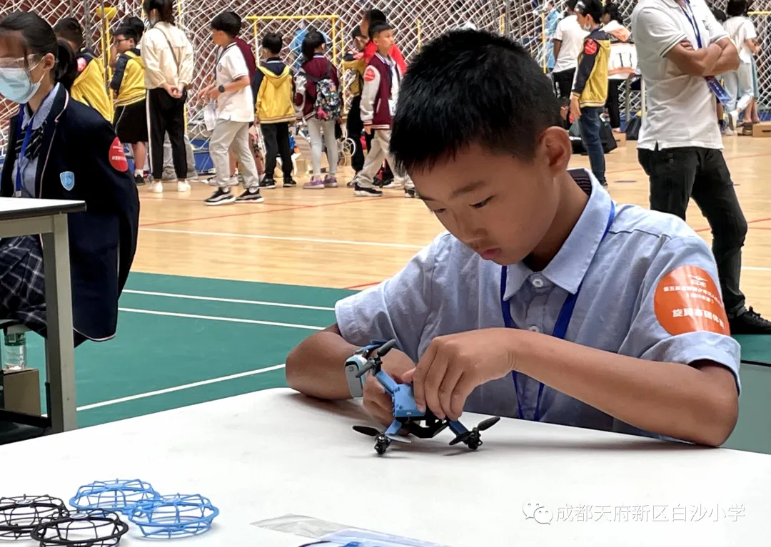 四川天府新区白沙小学丨小小无人机 乘风启航啦