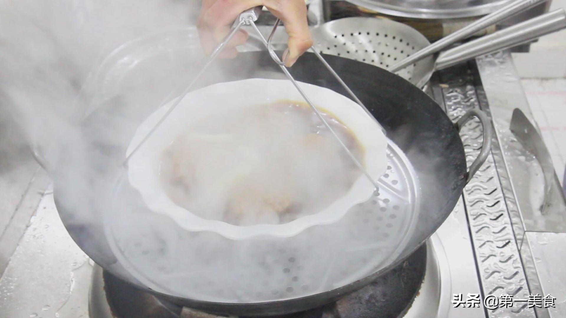 图片[11]-大厨用肉和莲藕 做一道清蒸狮子头 营养丰富 软糯入味-起舞食谱网