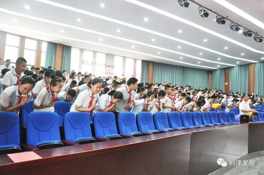 利津縣實(shí)驗(yàn)一校舉行小學(xué)部畢業(yè)典禮(圖4) 利津縣實(shí)驗(yàn)一校舉行小學(xué)部畢業(yè)典禮(圖4)