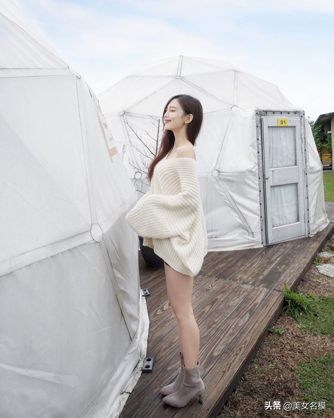 露肩裝，秀出冰肌玉膚雪白香肩！