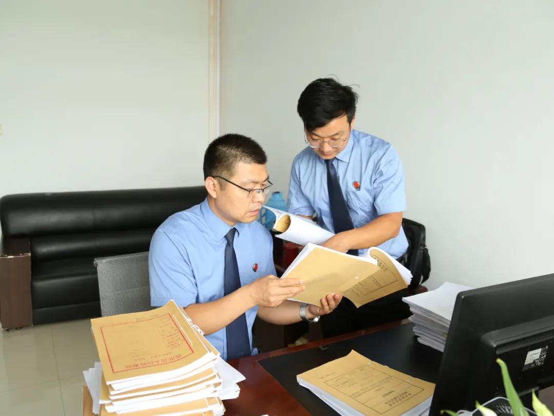 他们，犯了提供侵入、非法控制计算机信息系统程序、工具罪！｜今晚九点半