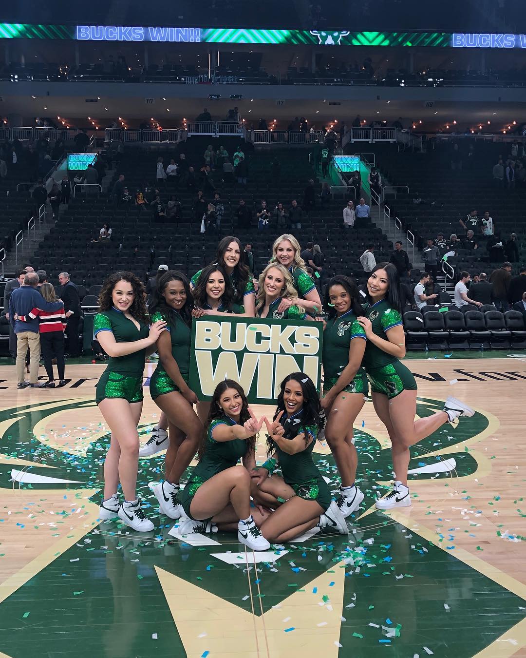 nba啦啦队视频在哪里看(雄鹿啦啦队-Milwaukee Bucks Girls-NBA啦啦队系列)