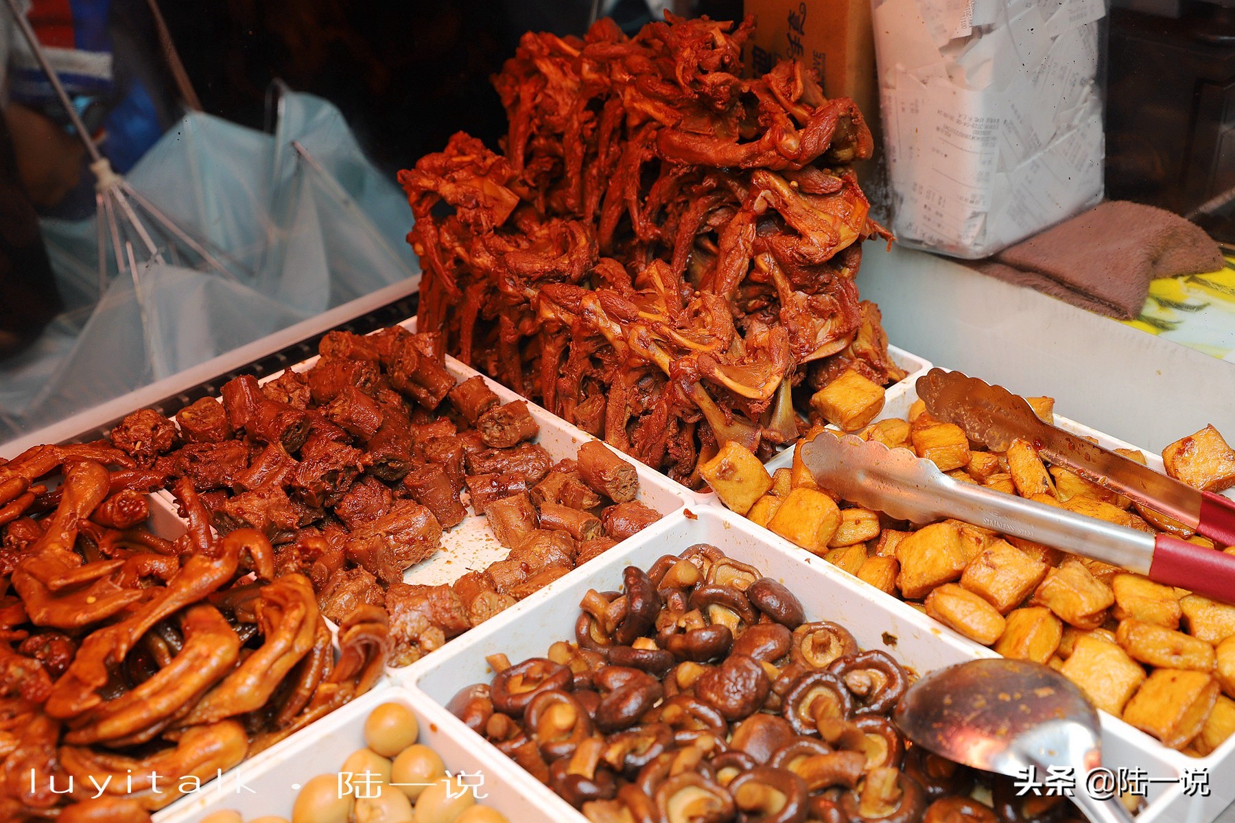 鸭舌50克近16元，我没控制住，要了3鸭头、5鸭翅、8鸭掌、16鸭舌