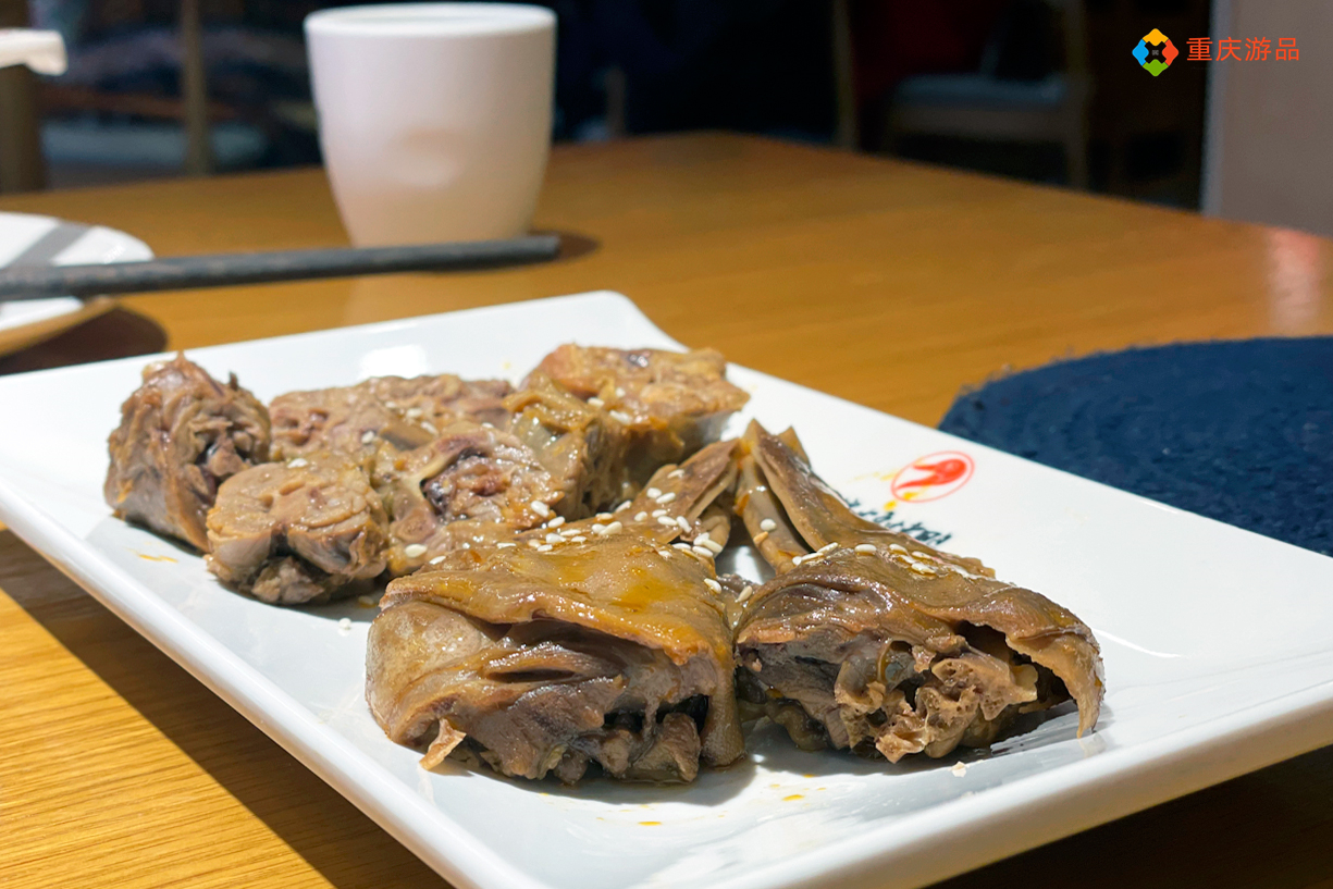 在重庆吃北京烤鸭，截然不同的做法，让广州的朋友大呼过瘾