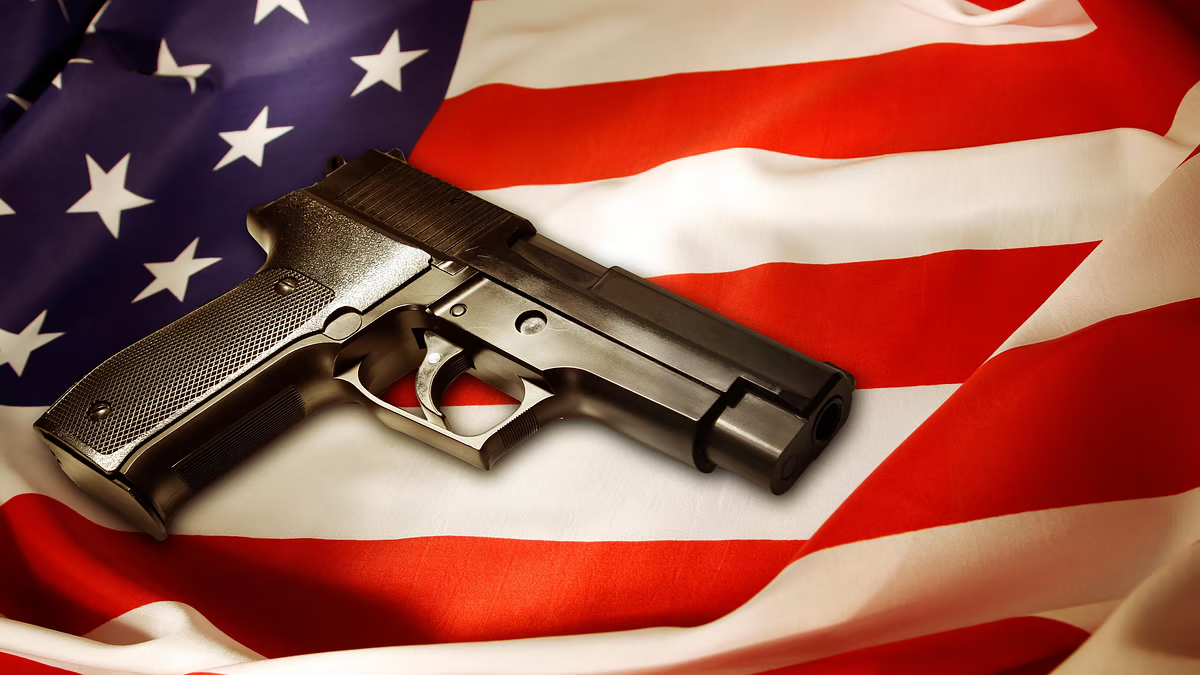 美國疫情全面失控，華人韓國裔買槍自保：美國槍械銷售額再度狂飆
