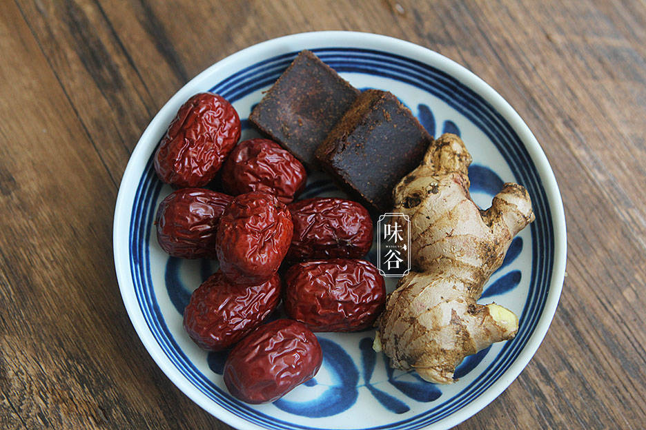 明日入伏，不懂喝姜茶亏了，每天坚持喝，降暑祛湿，对女人尤其好