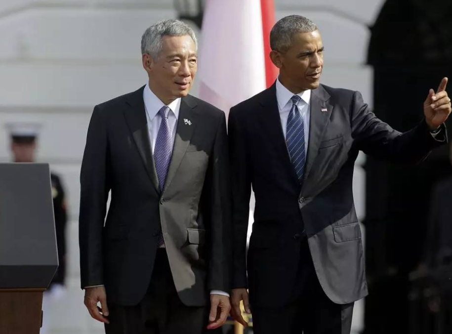 要让拜登失望了，又一反华国家拒绝站队美国，李显龙：担不起损失