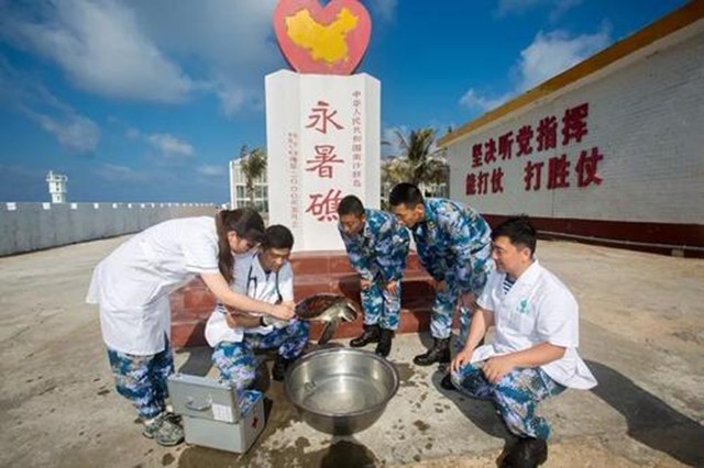 美国航母舰队卷土重来，会对我国南海岛礁实施轰炸，挑起战火吗？