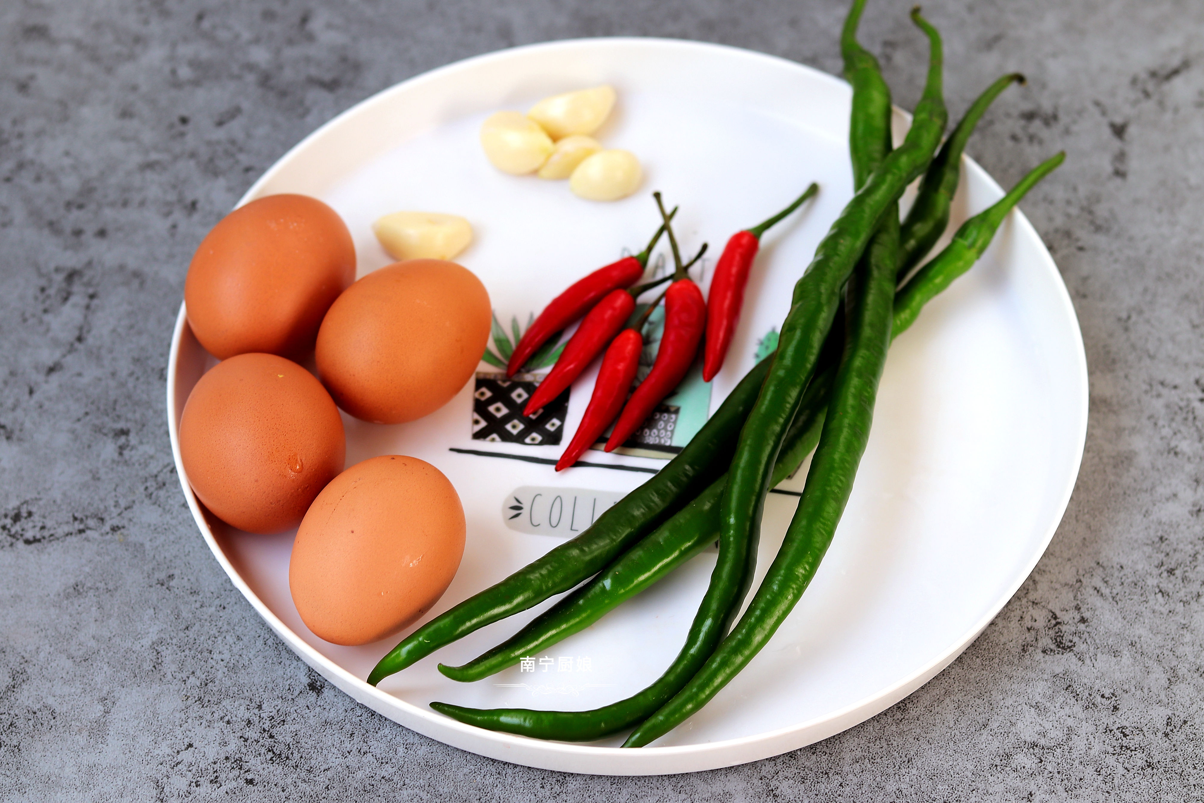 辣椒炒蛋又有新做法，外焦里嫩，香辣下飯，比傳統做法好吃10倍