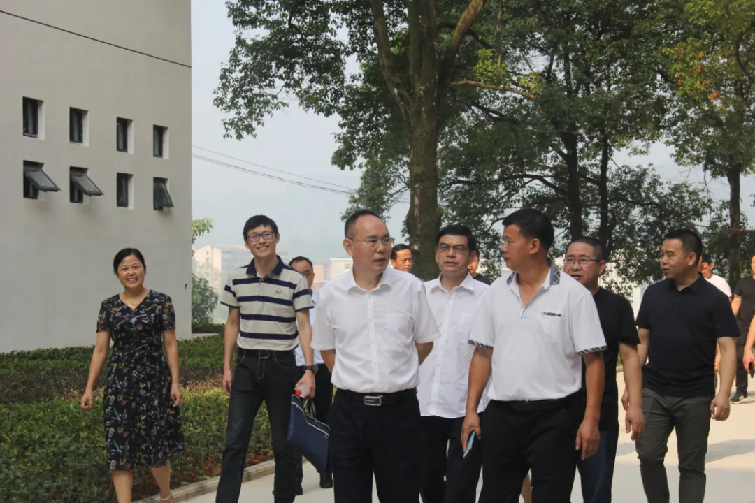 市人大常委会第八执法检查组到中方县开展 义务教育“一法一办法”执法检查